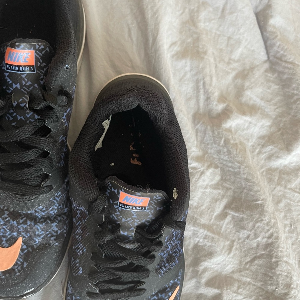 Used nikes - Picture 3 of 5